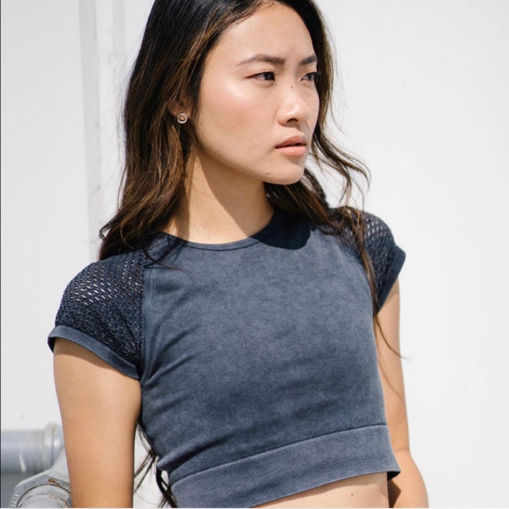 NWOT SAVVI - Suiko Crop Athletic Top - Gray